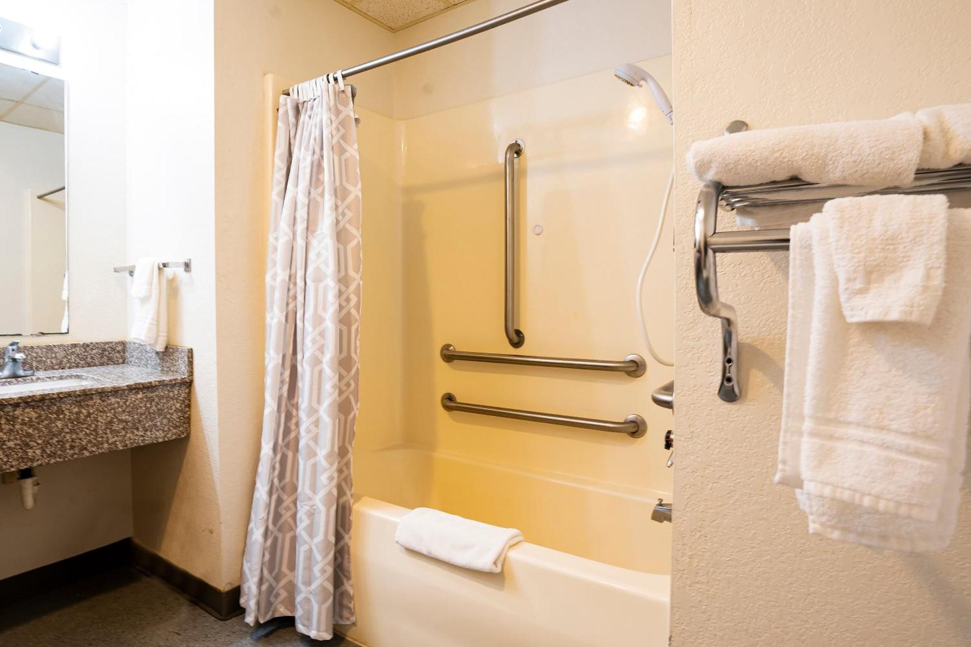 Oyo Hotel Redwood Falls Near Jackpot Casino Esterno foto