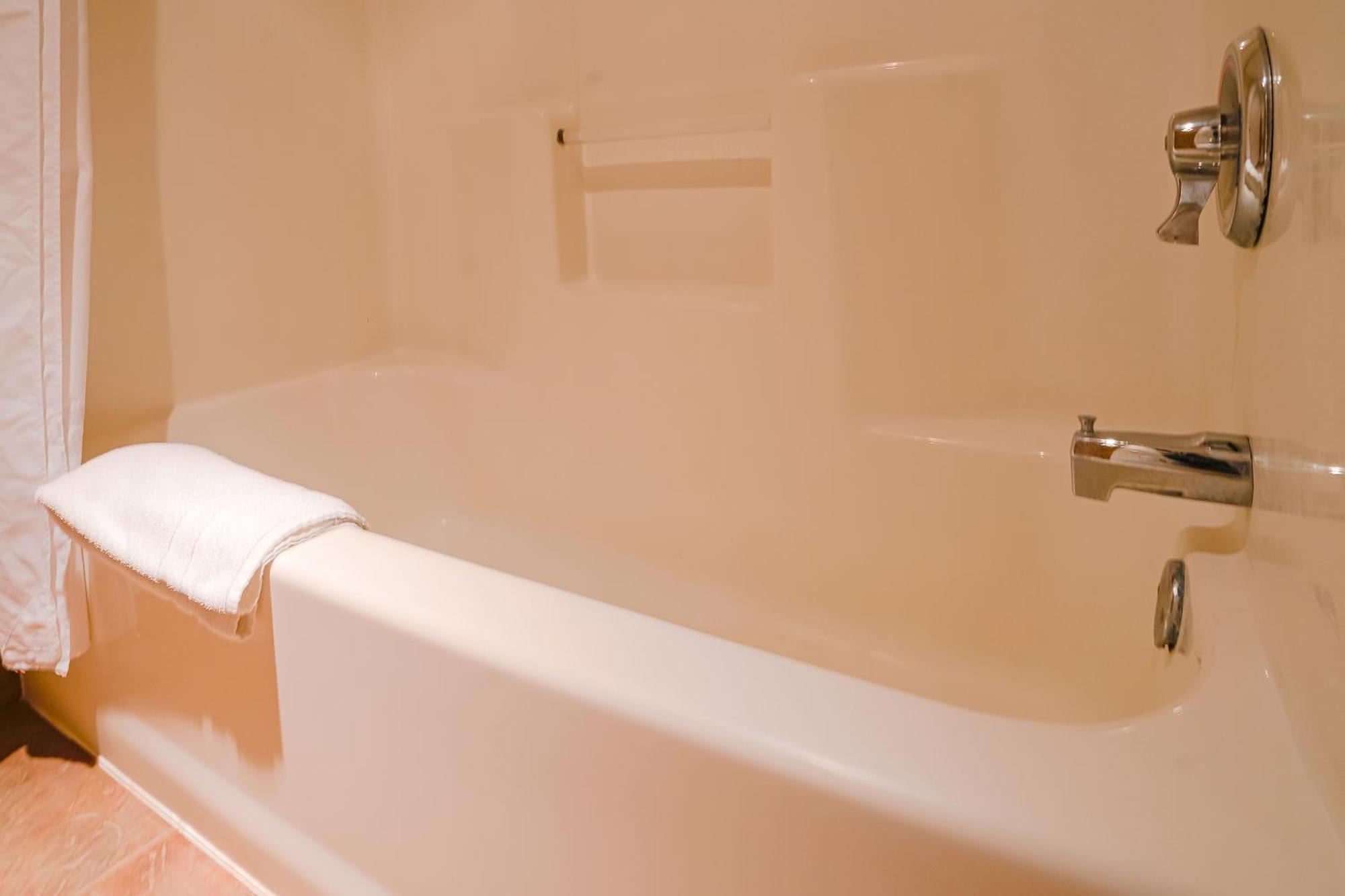 Oyo Hotel Redwood Falls Near Jackpot Casino Esterno foto